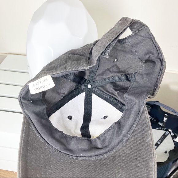 Captain Morgan Original Spiced Rum EUC - Picture 4 of 4